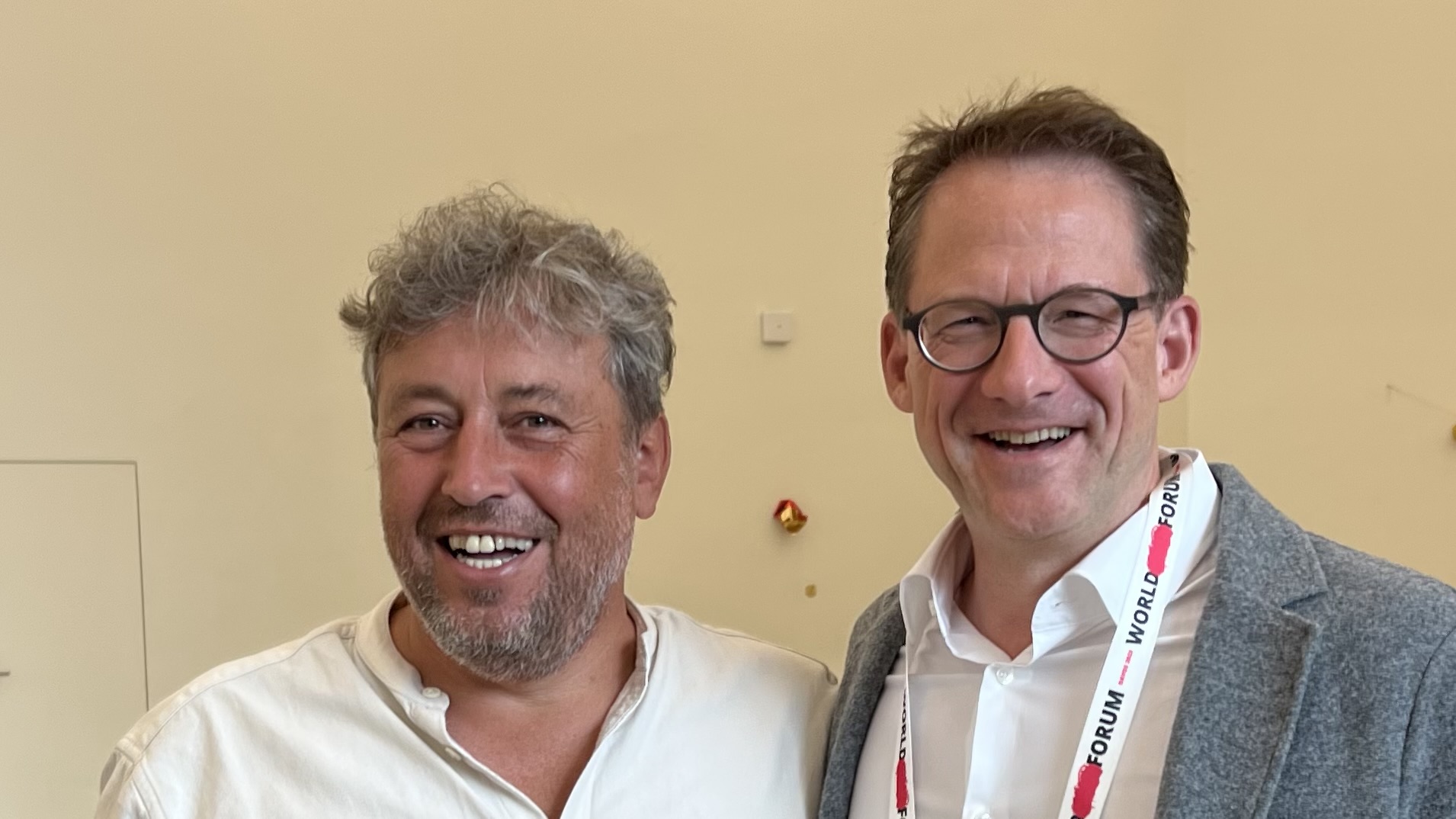 Das Foto zeigt Bernhard Hanel und Tilo Ferrari beim World Child Forum.