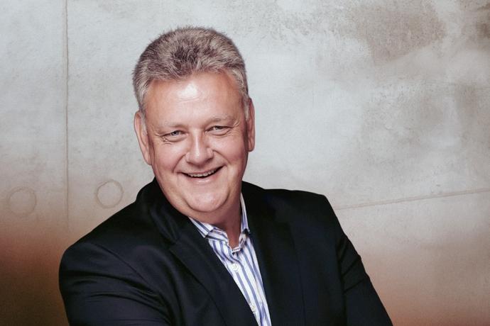 Insolvenz von Unternehmen: Das Bild zeigt einen Interim Manager und Sanierungsberater für den industriellen Mittelstand