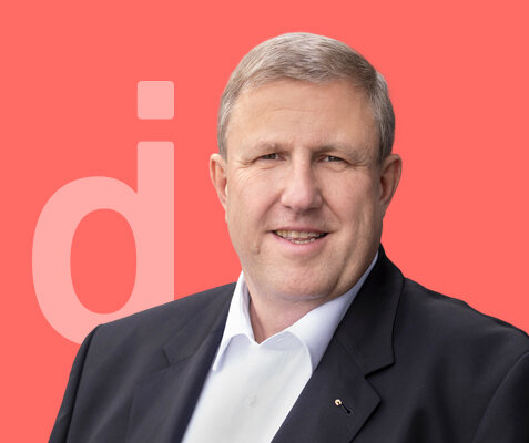 Das Bild zeigt einen C-Level-Experte für IT, OT und Data Analytics.