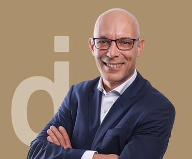An expert in business development in the international B2B sector.