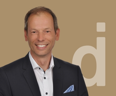 International erfahrener Executive und Controller mit starker HR-Kompetenz