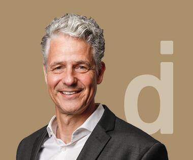 Internationally active automotive executive for transformation processes