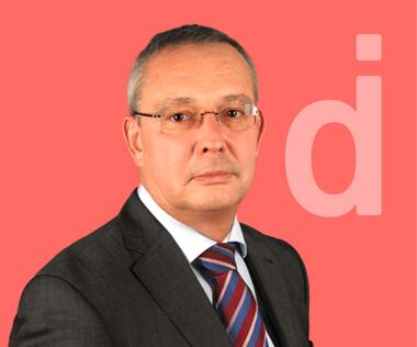 An interim manager for the automotive and plastics industry.