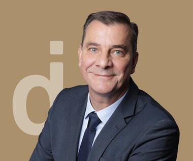 Expert in the development of international business fields