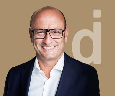 Leads companies out of the crisis