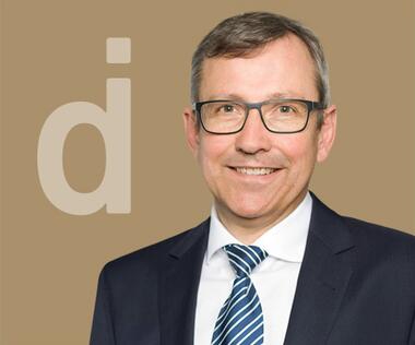 Internationally experienced expert