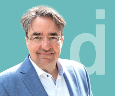 The picture shows an expert for the digitalization of HR processes