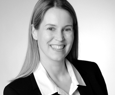 Das Bild zeigt eine Interim Recruiterin für Konzerne und KMU.