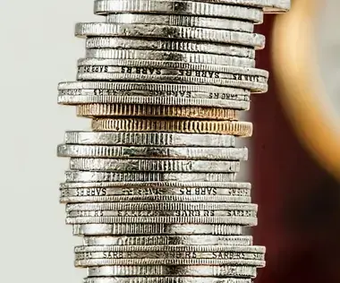 Interim financial management: The picture shows a stack of coins.