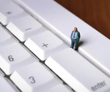 Digital recruiting: The picture shows a figure on a keyboard.