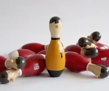 Interim Management Human Resources: The picture shows skittles, which are painted as little men.