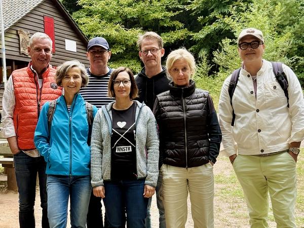 Sommerfest 2025: Das Bild zeigt einige Mitarbeitende der Deutschen Interim AG.