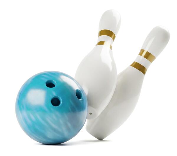 Interim Manager Bestenliste: Das Bild zeigt zwei weiße Bowling-Pins und eine blaue Bownling-Kugel.