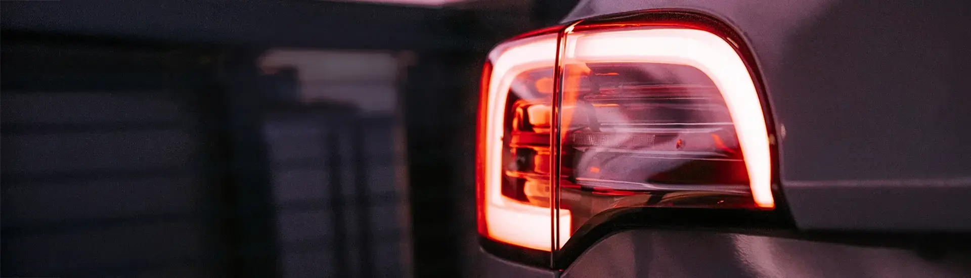 Interim Management Automotive: The picture shows a close-up of a car tail light.