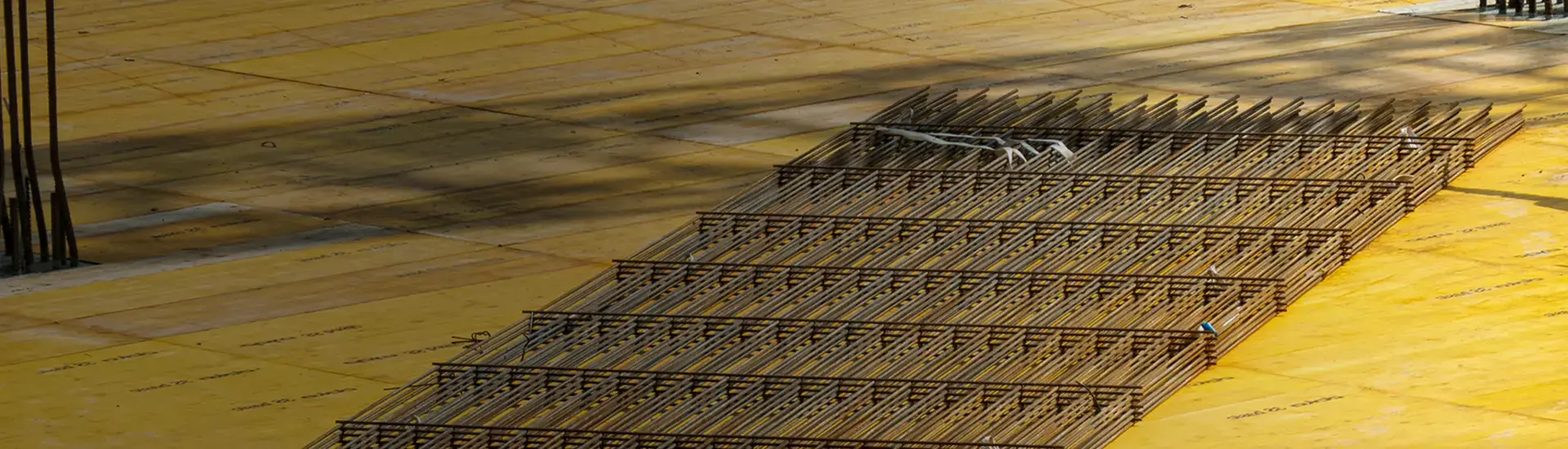 Interim Management Construction: The picture shows construction workers on a building site.