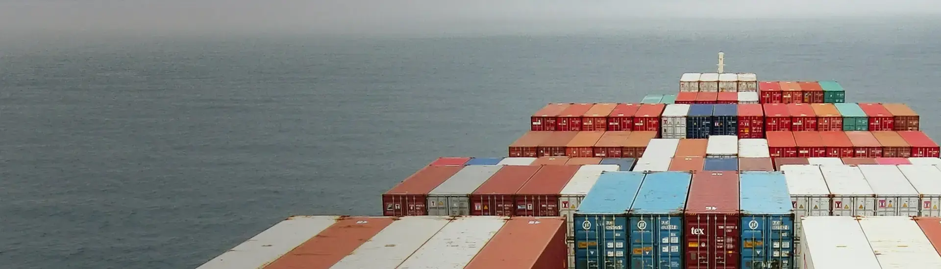 Interim Management Logistics & Transport: The picture shows a fully loaded container ship.