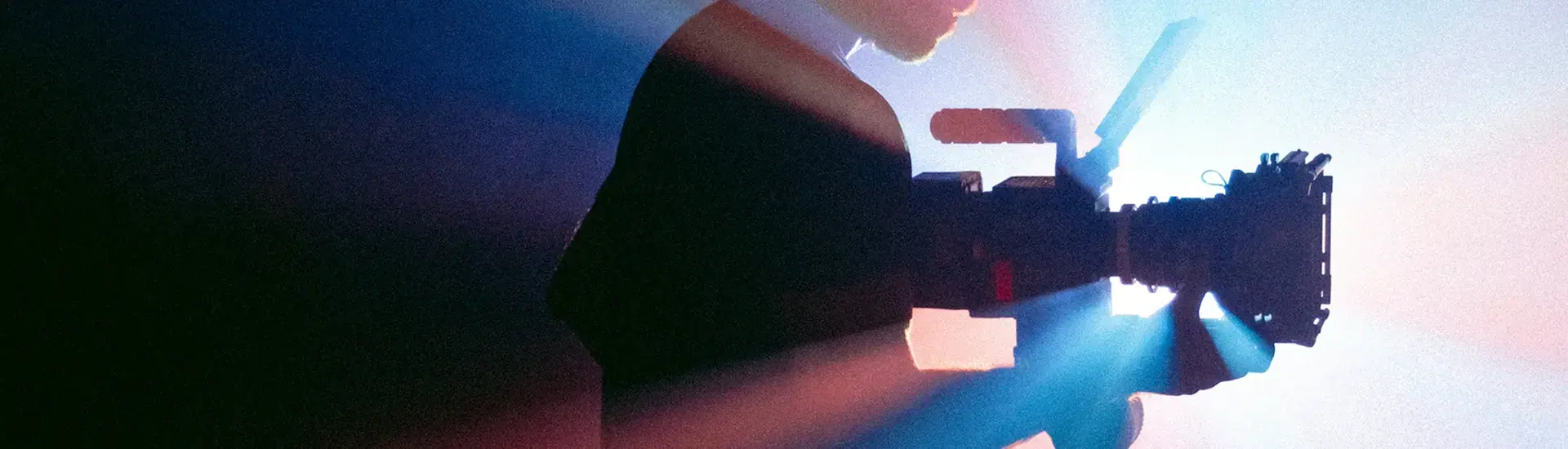 Interim Management Media: The picture shows a cameraman against the light.
