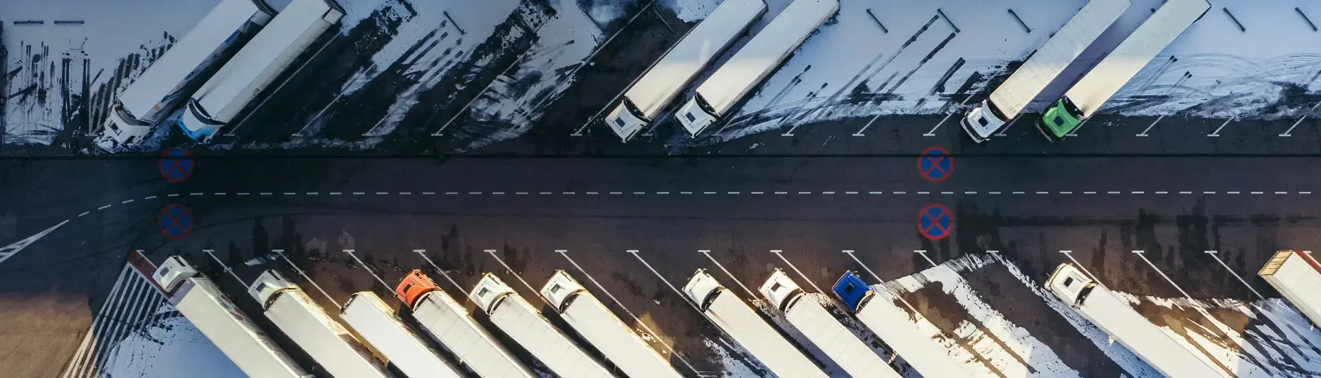 Interim Management Distribution: The picture shows a bird's eye view of parked trucks.