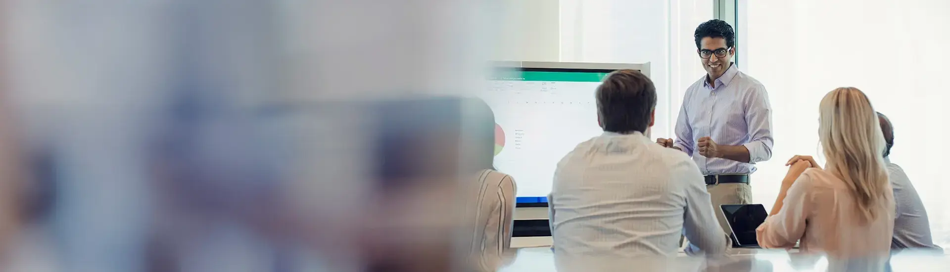 Restructuring manager: The picture shows a restructuring consultant with his team.