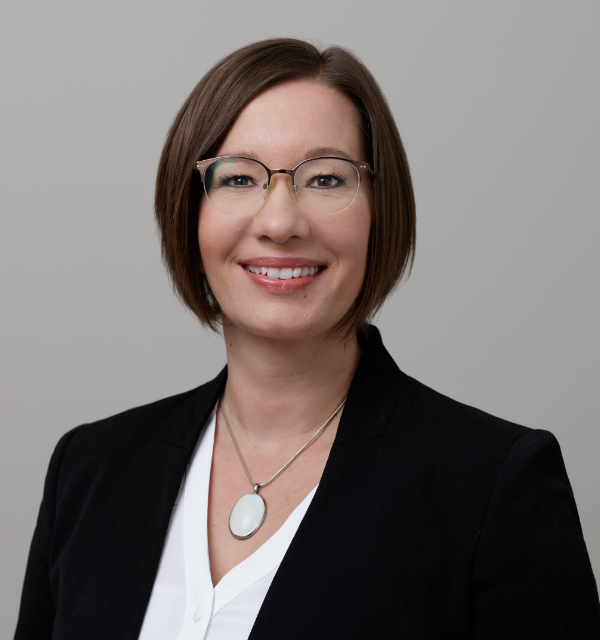 Hannah Winter-Ulrich leitet die Unternehmenskommunikation bei der Deutschen Interim AG.
