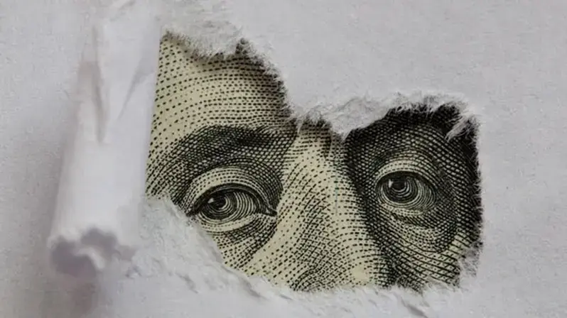 Solving financial challenges with interim management: The picture shows the head on a dollar bill.