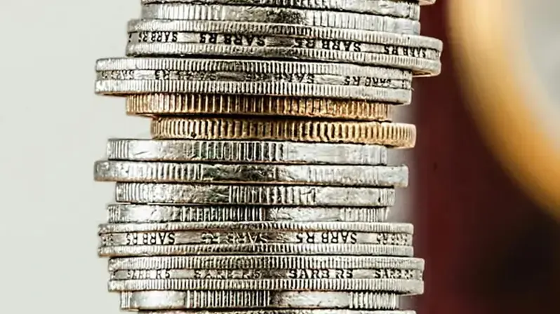 Interim financial management: The picture shows a stack of coins.