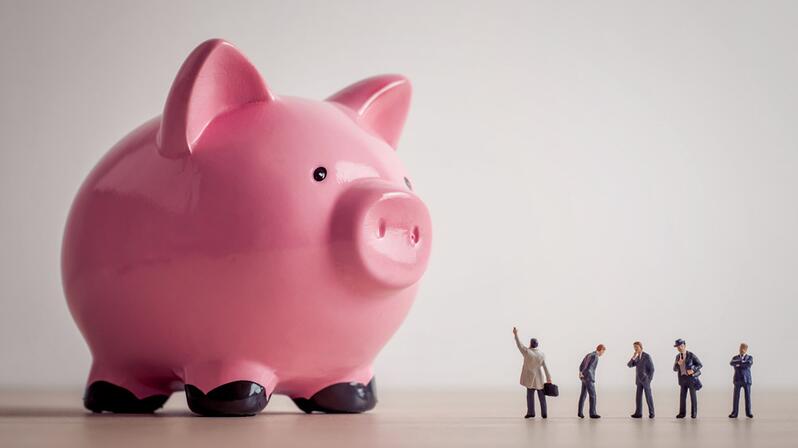 Payroll outcourcing: The picture shows an oversized, pink piggy bank.