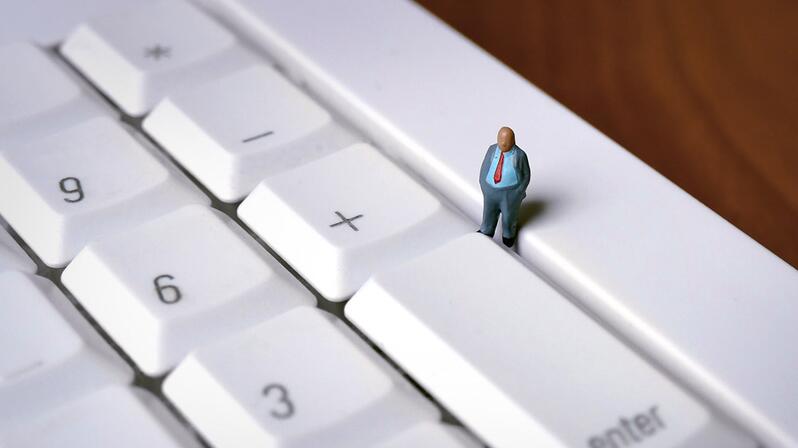 Digital recruiting: The picture shows a figure on a keyboard.