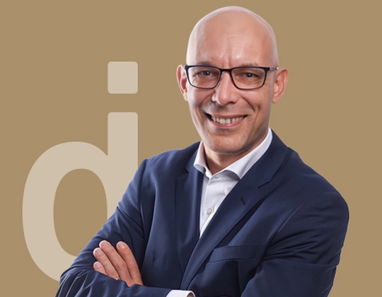 Ein Experte für Geschäftsentwicklung im internationalen B2B-Bereich.