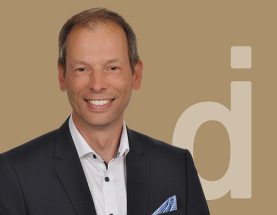 International erfahrener Executive und Controller mit starker HR-Kompetenz