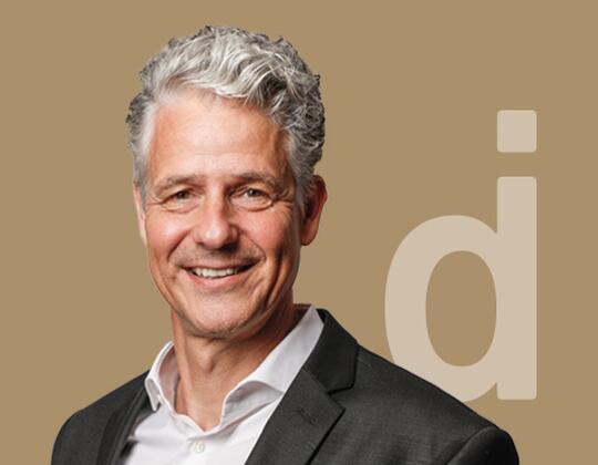 Internationally active automotive executive for transformation processes
