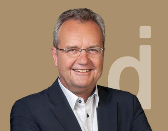 Specialist for aftersales and B2B services with experience in Asia