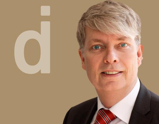 Crisis-proof consultant with valuable communication skills