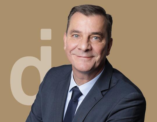 Expert in the development of international business fields