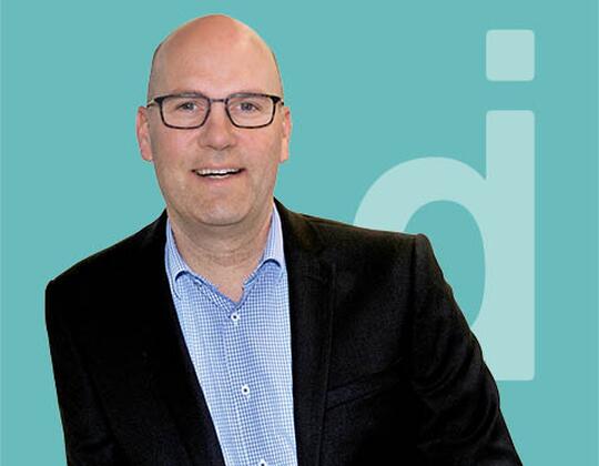 Salesperson with digital expertise and start-up skills