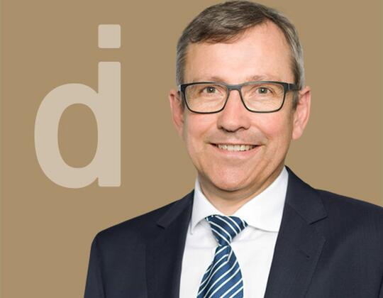 Internationally experienced expert