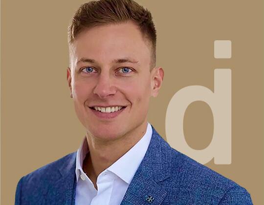 Sales manager digitizes B2B sales