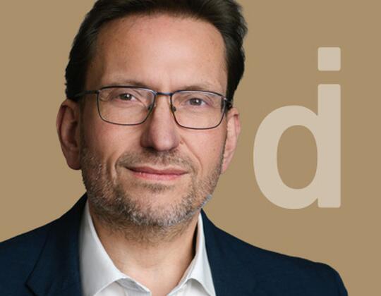 Manager mit Fokus auf IT- und Finanz-Transformation