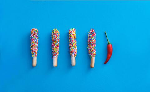 A symbolic image for the realignment of omni-channel management.