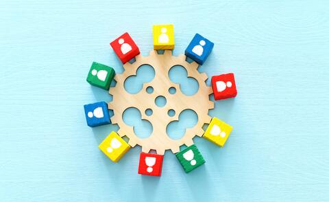407_906_HR_information_system_service_company_strategy_consulting