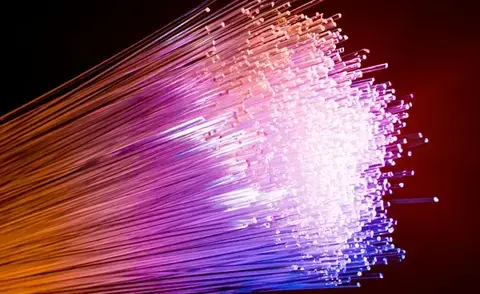 Interim Management IT: The picture shows brightly colored fiber optic cables