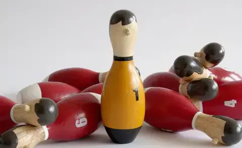 Interim Management Human Resources: The picture shows skittles, which are painted as little men.