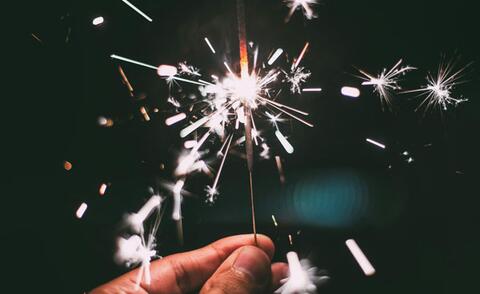 Interim Management: The picture shows a glowing sparkler.