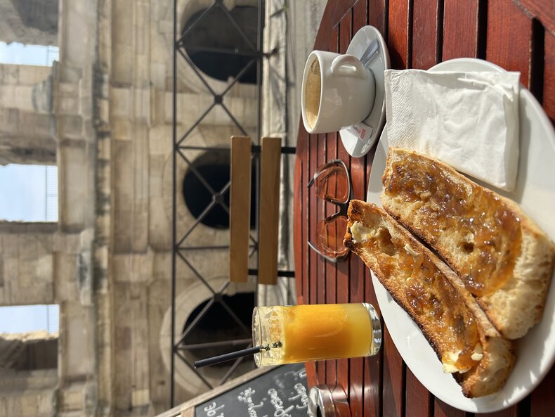 Frühstück in Arles